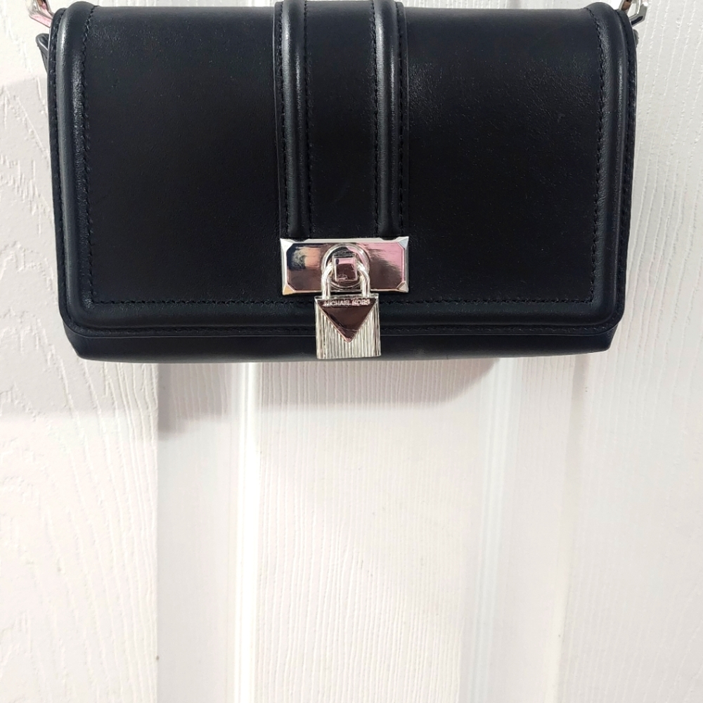 Micheal Kors leather chain strap bag